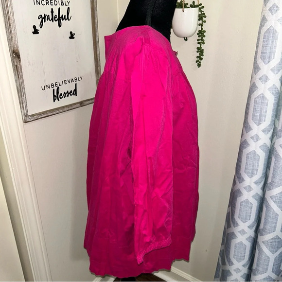 Fuschia old navy top with peep hole - Picture 5 of 7